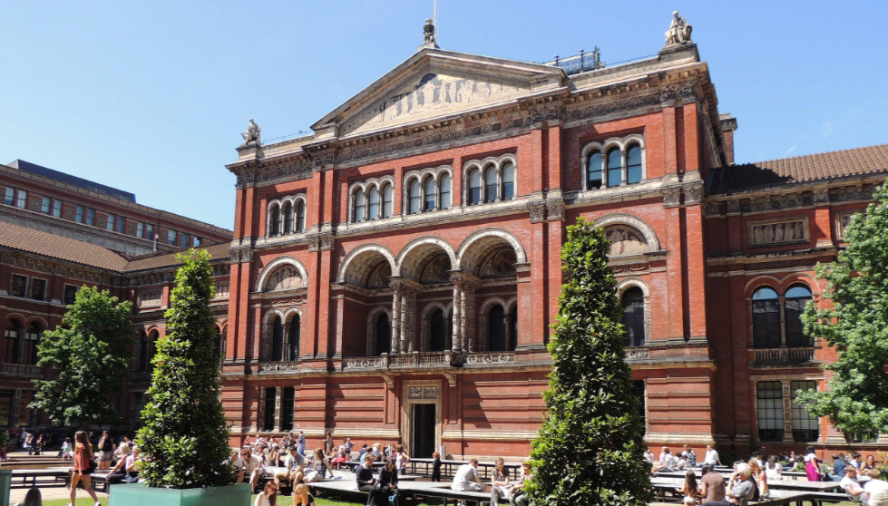 V & A